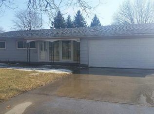1104 1st St NE, Oelwein, IA