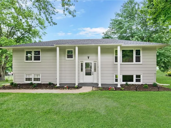 505 Margaret St, Richmond, MO 64085