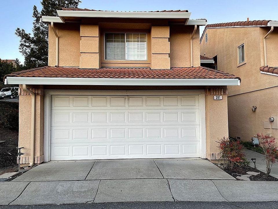 1st image of 301 Camino Arroyo E