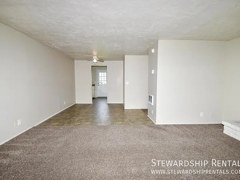336 S 51st Pl — Photo 3