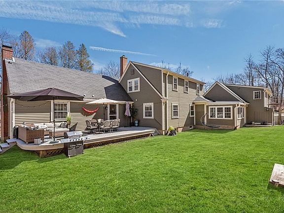 3rd image of 74 Hillside Rd