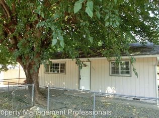 323 2nd St, Rogue River, OR 97537
