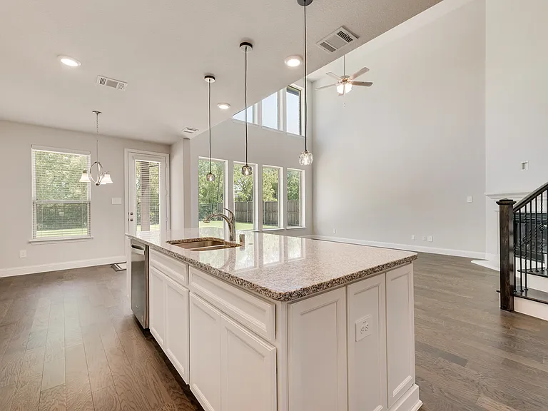 306 Duxbury Ct — Photo 5