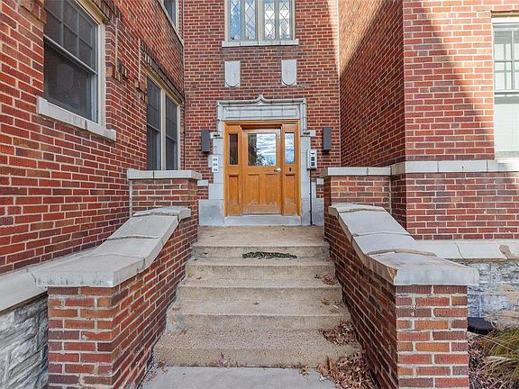 2nd image of 4101 Magnolia Ave #204
