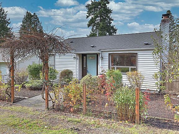 5th image of 10425 20th Ave NE