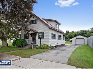 120 5th St, Oconto, WI 54153