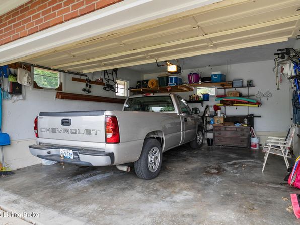 3612 Winchester Rd, Saint Matthews, KY 40207