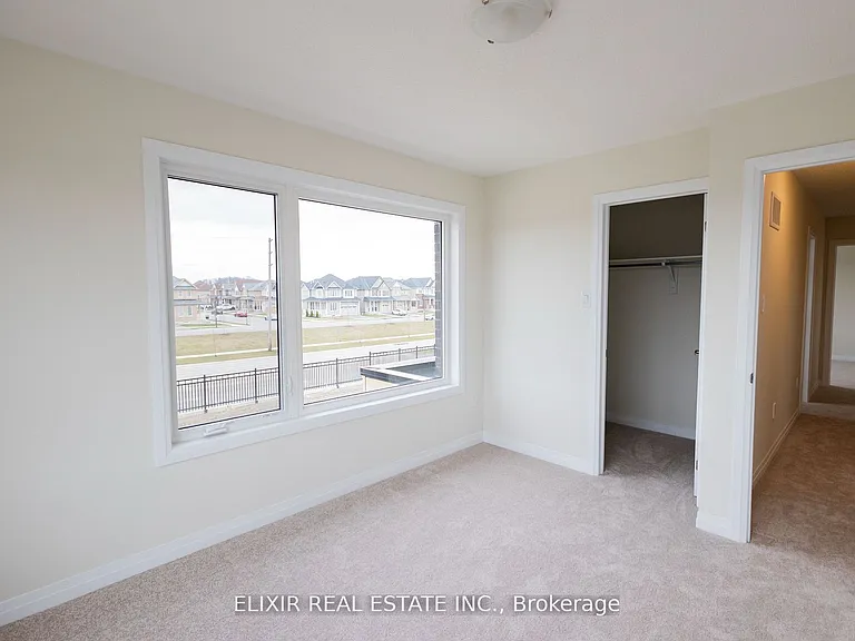 20 Molnar Cres — Photo 2