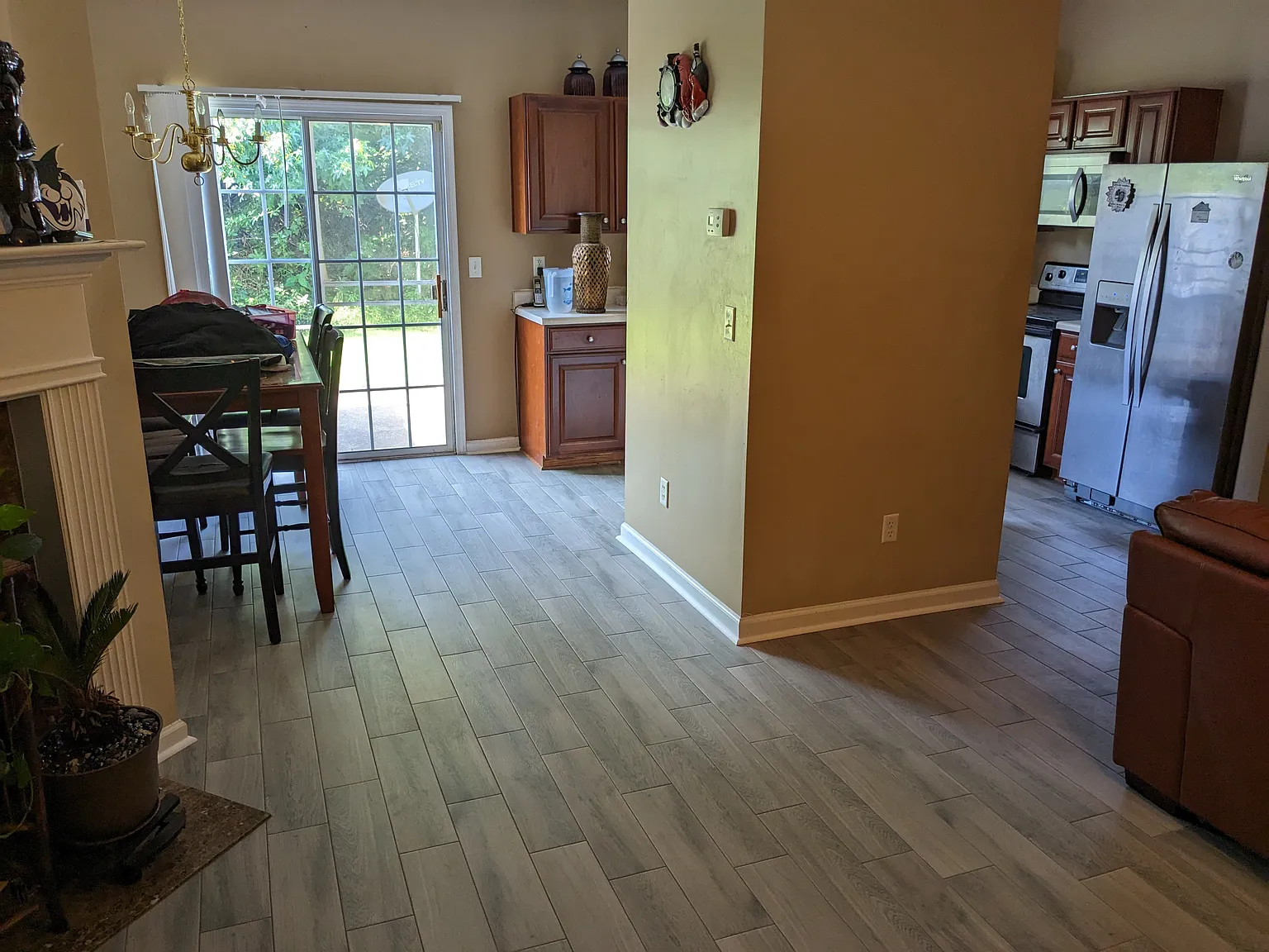 3 bed, 2.5 bath, 1639 sqft, $2,000 — Photo 2