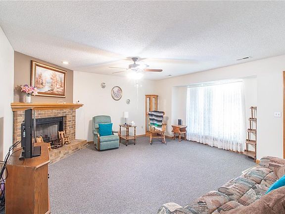 3rd image of 1213 Fox Run Dr