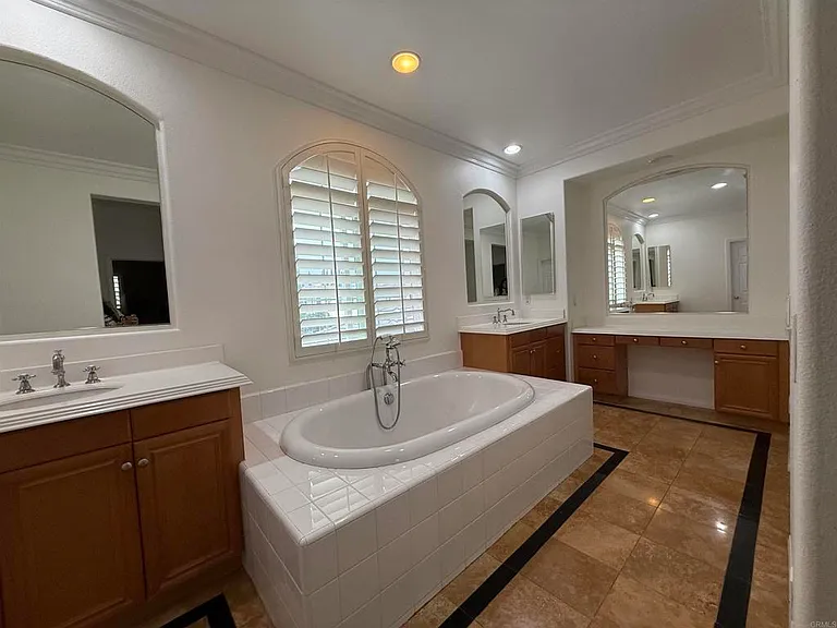 1472 Canoe Creek Way — Photo 33