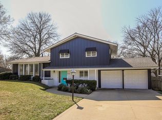 10110 El Monte Ln, Overland Park, KS 66207
