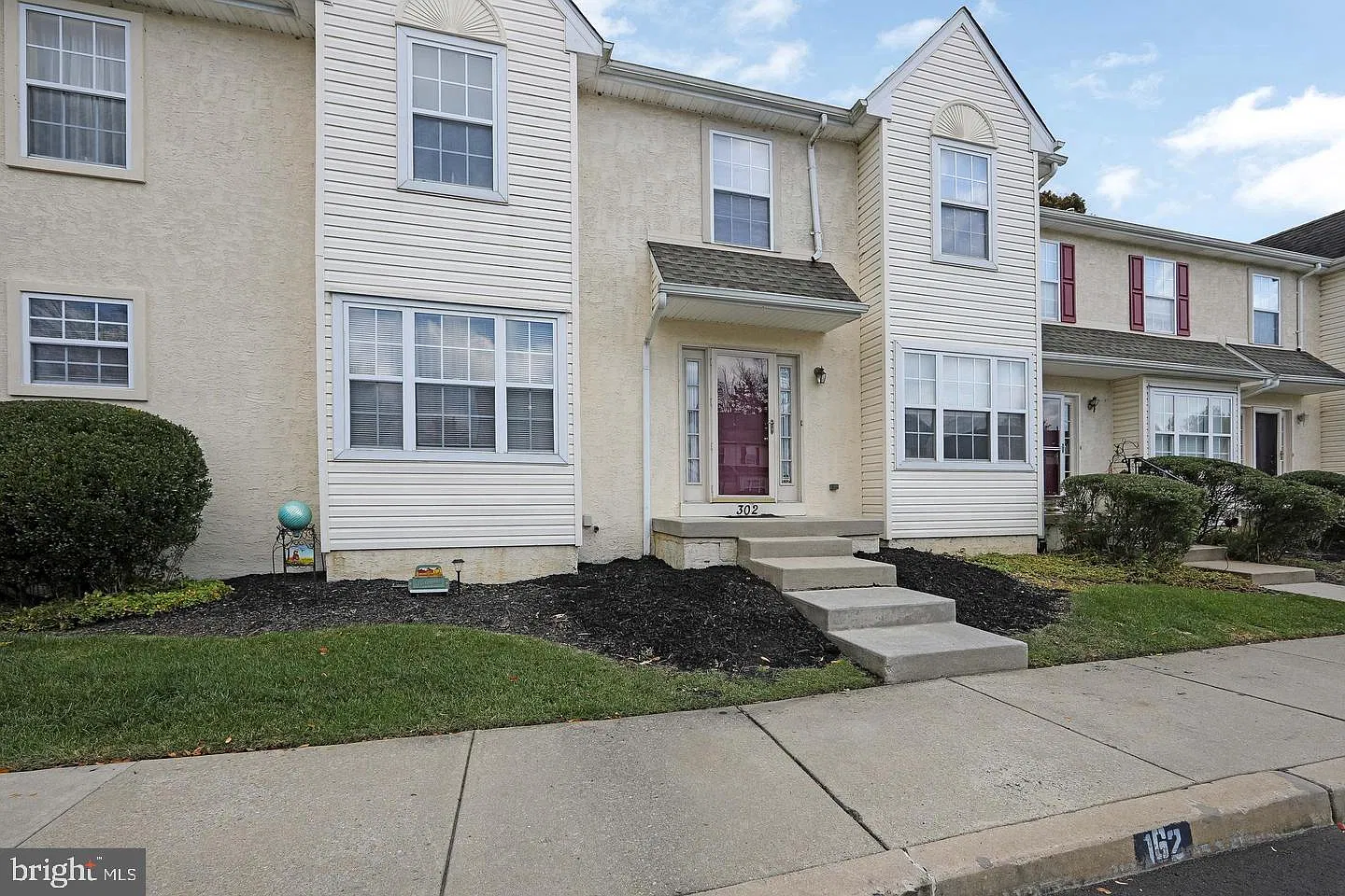 3 bed, 2.5 bath, 2520 sqft, $2,950 — Photo 3