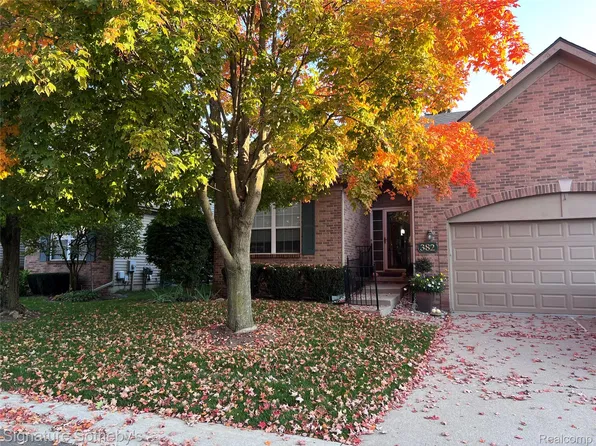 382 Winslow Cir #3, Walled Lake, MI 48390
