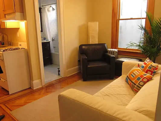 Rented by Realty 2000 Corp | media 16