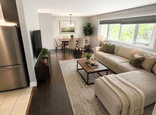 21 Scarlett Rd #1, Toronto, ON M6N 4J5