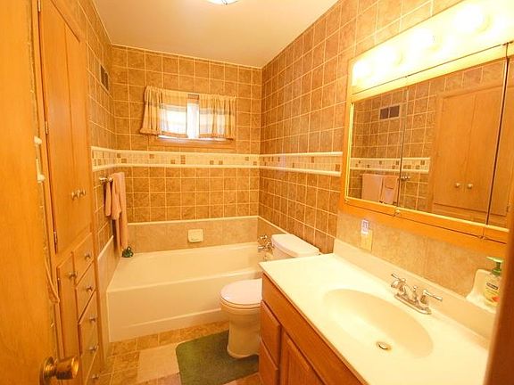 5th image of 1435 Kate Shelley Dr