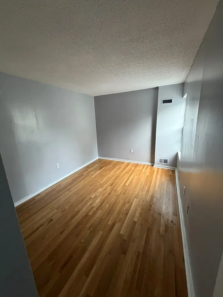 4 bed, 1200 sqft, $2,095 — Photo 1