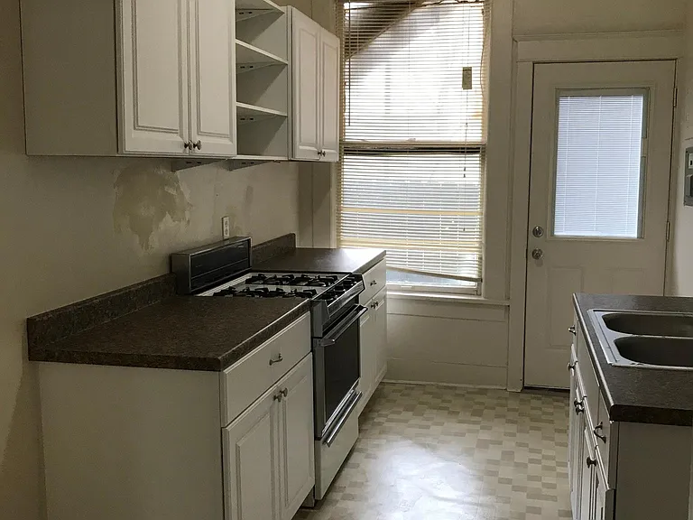 434 N Evergreen St #4 — Photo 9