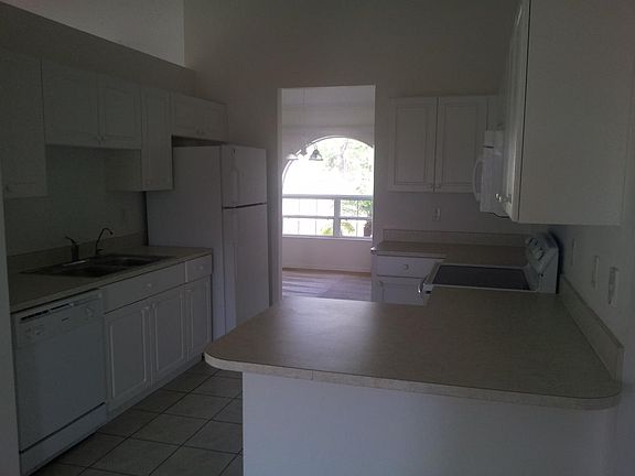2nd image of 1606 Hazel Ave S