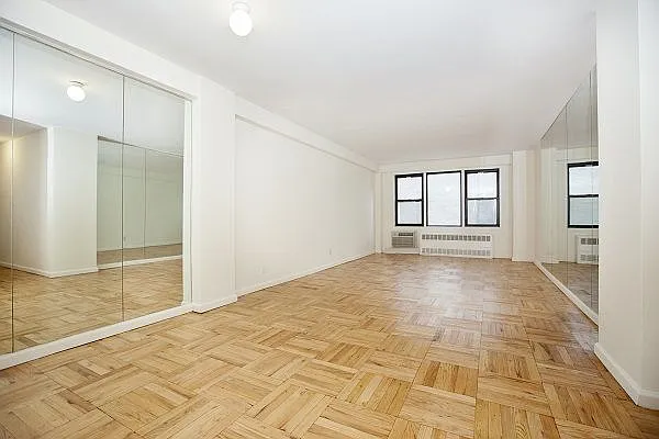 Sold by Manhattan Boutique Real Estate | media 16