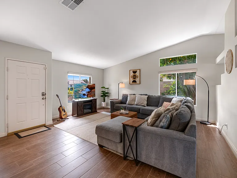 45740 Coldbrook Ln — Photo 10