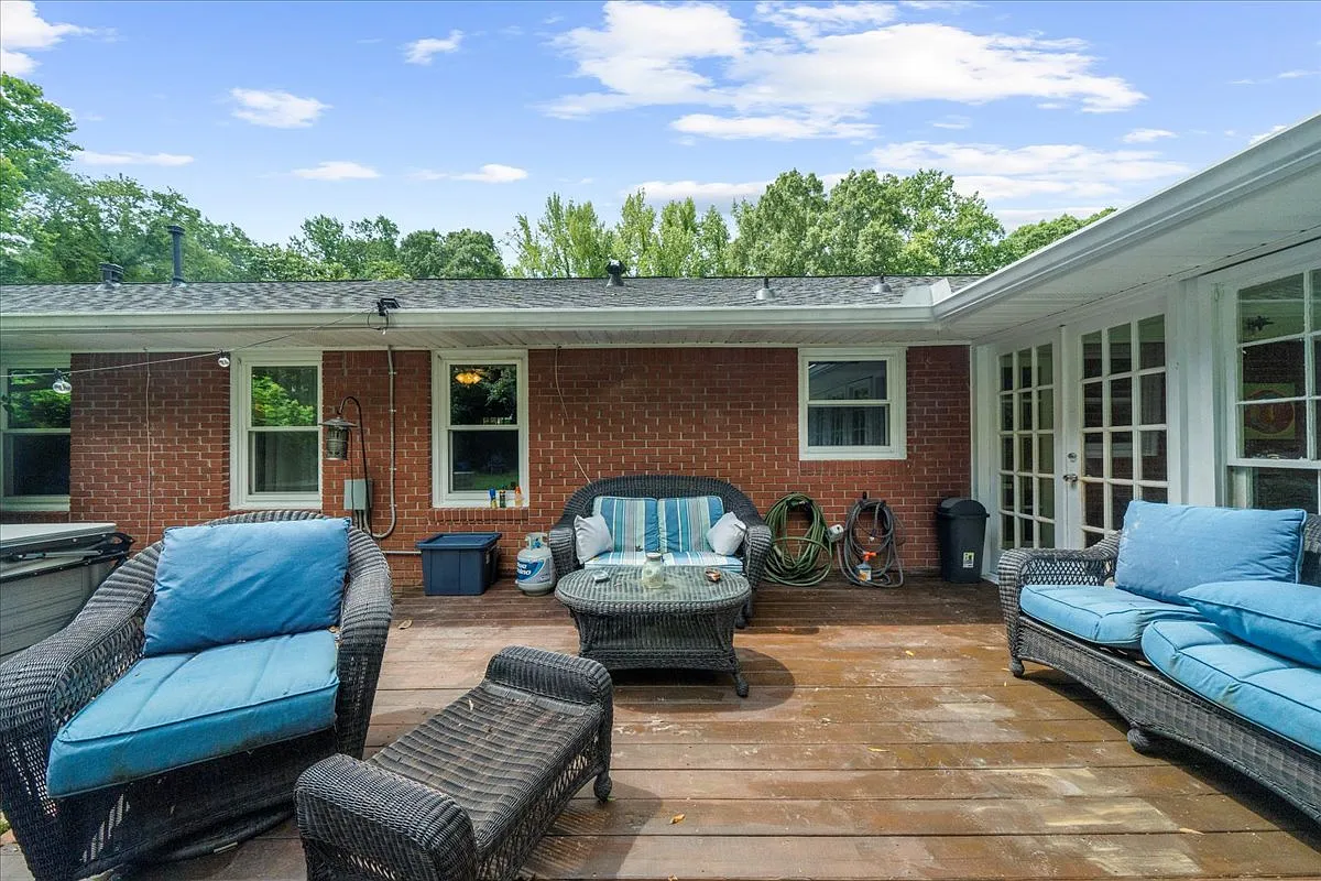 3 bed, 2.5 bath, 1632 sqft, $6,500 — Photo 1