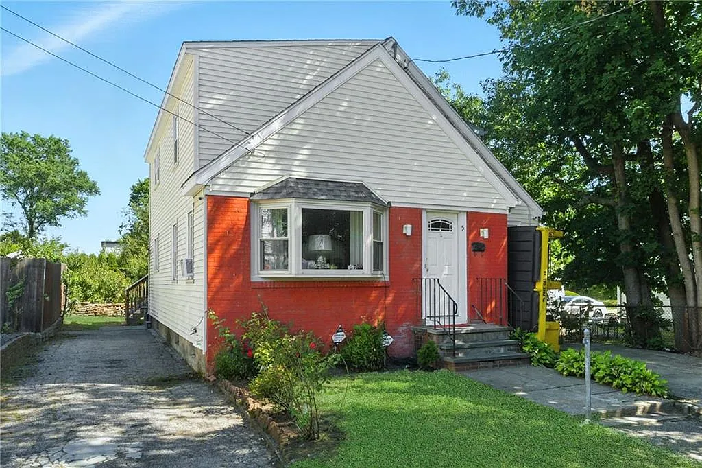 3 bed, 1.0 bath, 900 sqft, $2,000 — Photo 1