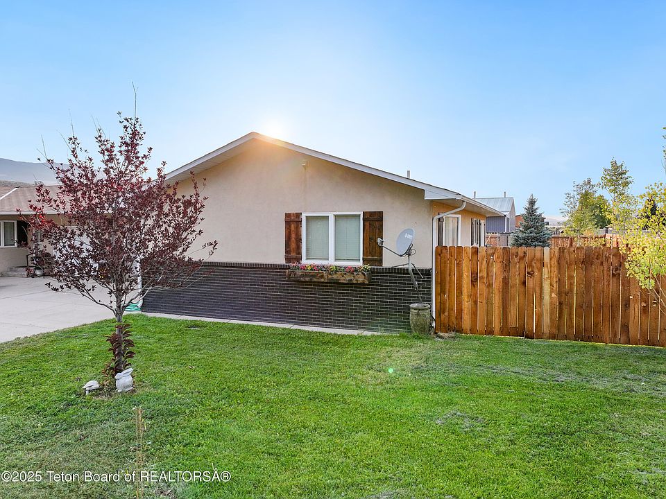 1st image of 102 Taylor Creek Rd