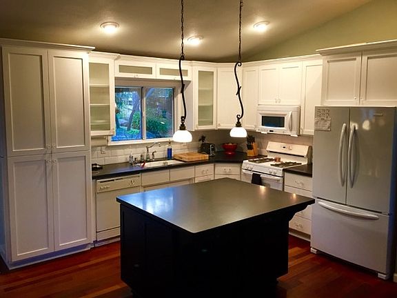 3rd image of 360 Riverview Dr