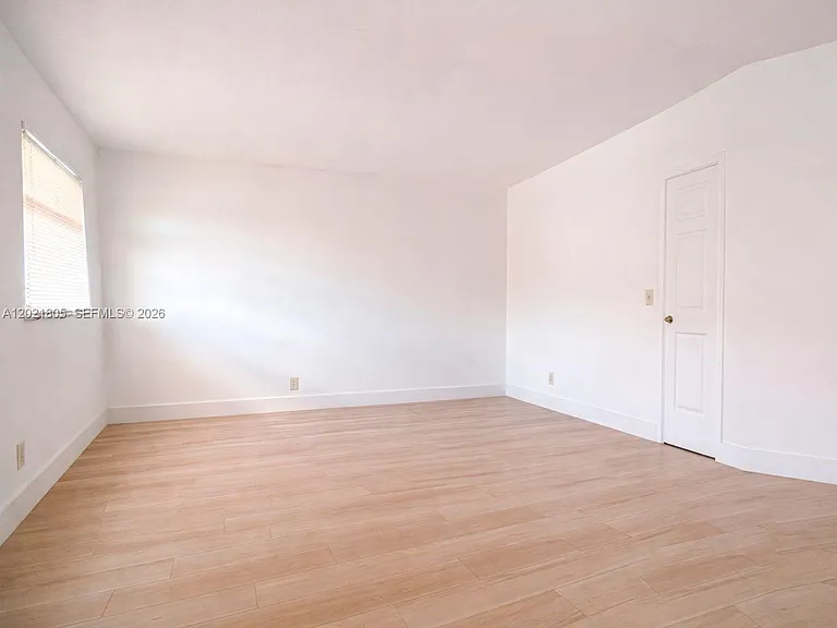 515 SE 9th St #2 — Photo 2