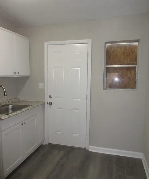 784 Terminal Ct #6 — Photo 6