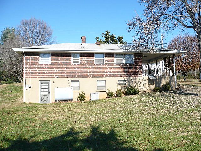2nd image of 409 Henry St