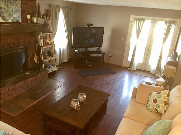3rd image of 1008 W Abbey Dr