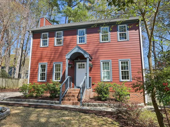 105 Twilight Ct, Cary, NC 27513