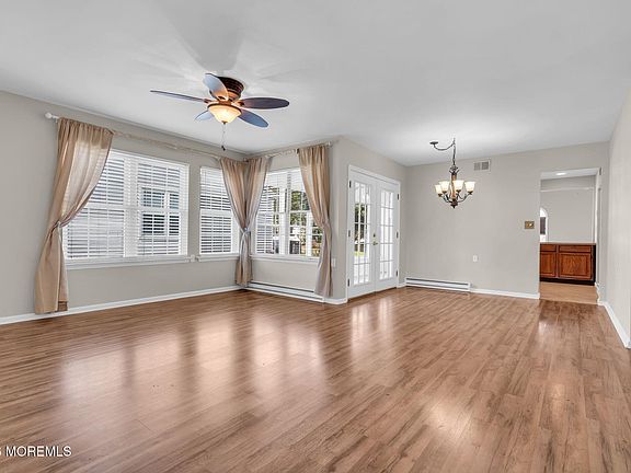 4th image of 83 Mansfield Avenue
