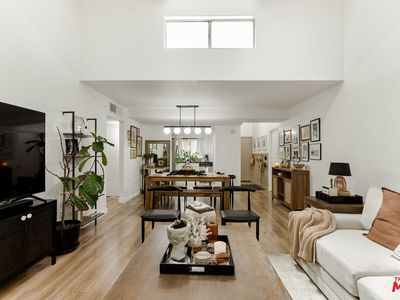 18350 Hatteras St APT 257, Tarzana, CA, 91356