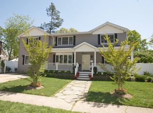 238 Tyrconnell Ave, Massapequa Park, NY 11762