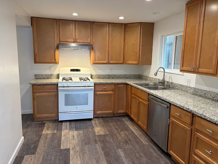 464 Milton Ave — Photo 2