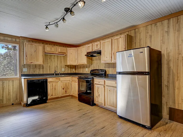 4414 Martindale Dr — Photo 10