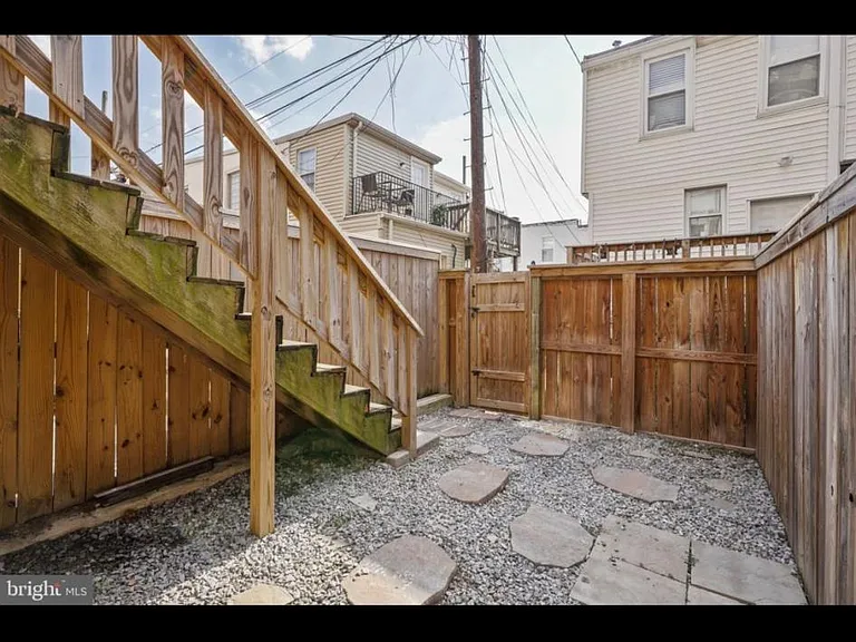 1640 S Charles St — Photo 25