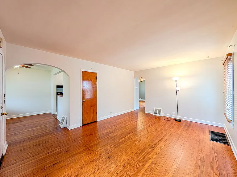 631 Balmoral Ave — Photo 3