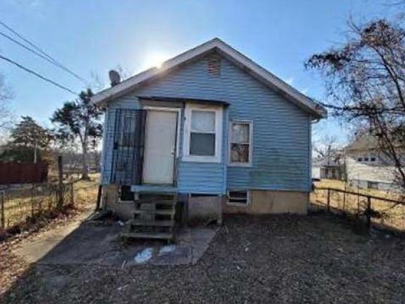 2nd image of 5521 Alcott Ave