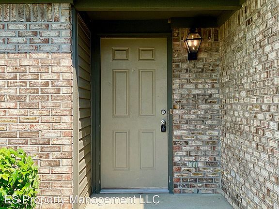 5th image of 3911 Bonn Dr