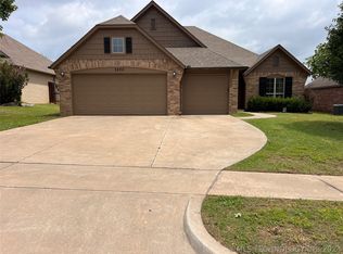 3505 W 107th Pl S, Jenks, OK 74037