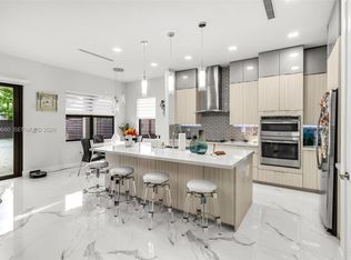 Dunnwoody Lake, Miami Lakes, FL 33018