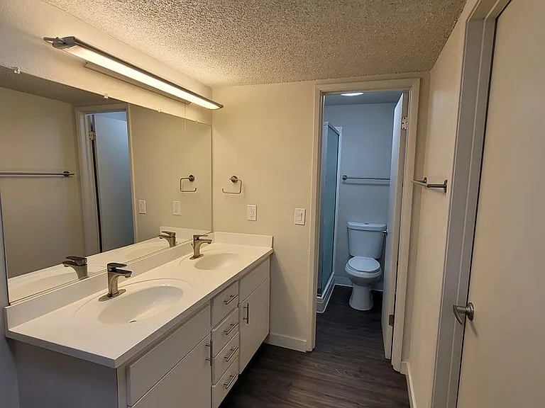 Twelve55 University Apartments — Photo 23