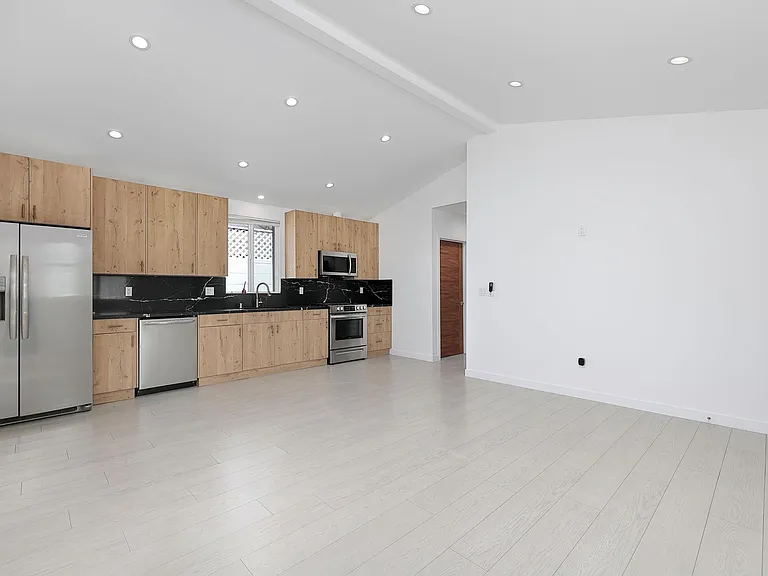 11906 Oxnard St — Photo 11