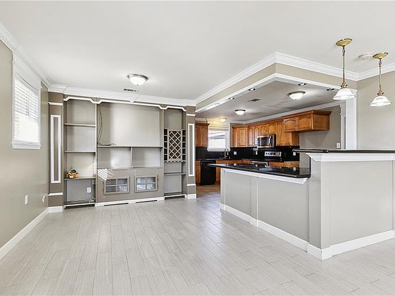 3rd image of 4910 Schindler Dr