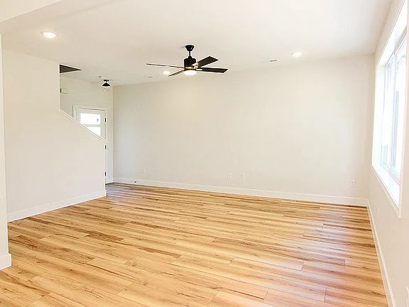 5th image of 3011 Hawthorne Place Dr